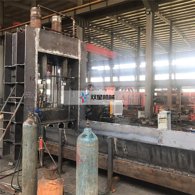 龍門(mén)剪切機(jī)