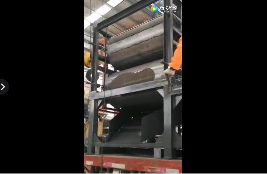 易拉罐壓扁機生產(chǎn)線廠家?guī)Т碉L(fēng)系統(tǒng)發(fā)往湖南客戶