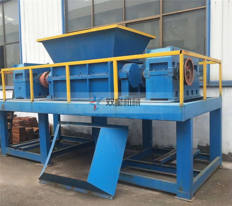 <a href='http://snowstop.com.cn/ssxl/10.html' target='_blank'><span>金屬撕碎機(jī)</span></a>生產(chǎn)現(xiàn)場(chǎng)