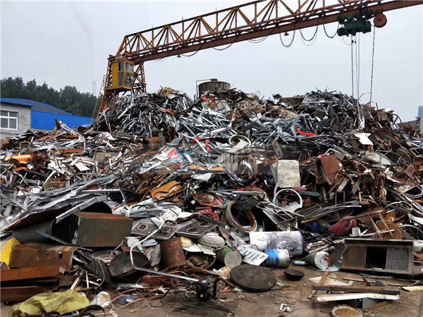 <a href='http://snowstop.com.cn' target='_blank'><span>金屬破碎機(jī)</span></a>客戶現(xiàn)場