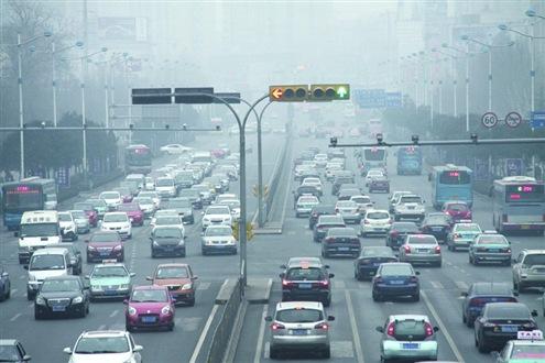 雙軸撕碎機設備加工廢舊汽車減少環(huán)境污染