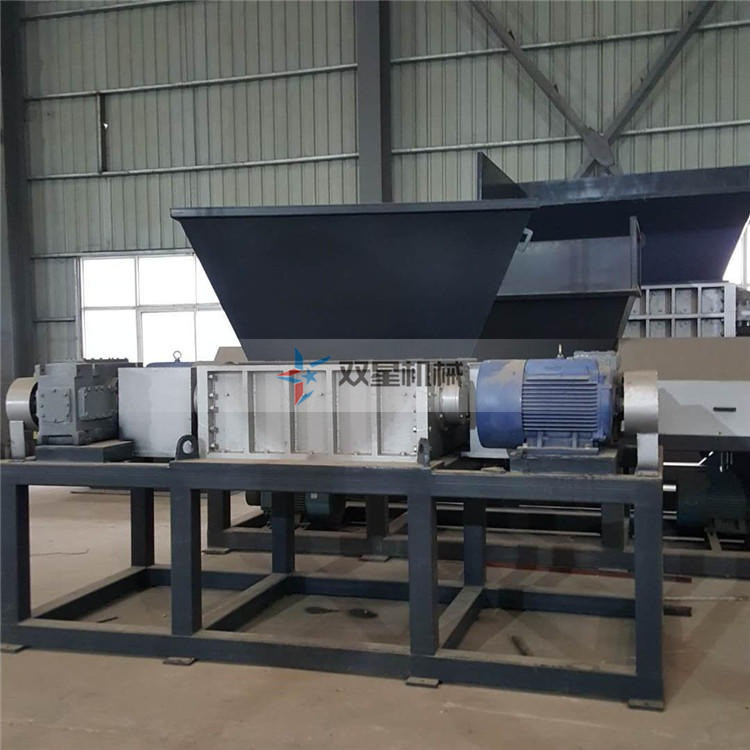 雙軸撕碎機廠家是如何改進并降低刀具的使用壽命的？