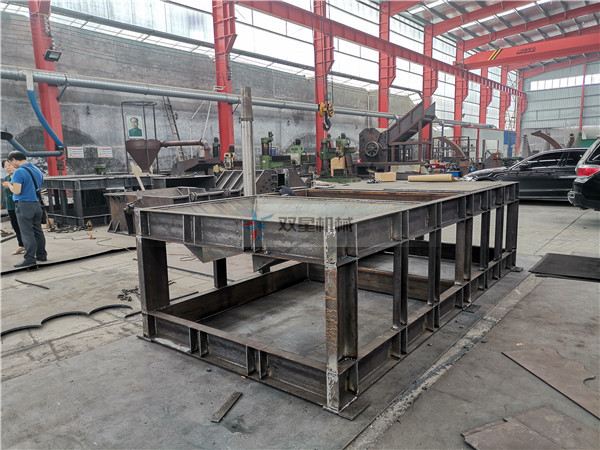 <a href='http://snowstop.com.cn/psxl/4.html' target='_blank'><span>廢鋼破碎機</span></a>設備客戶現(xiàn)場考察