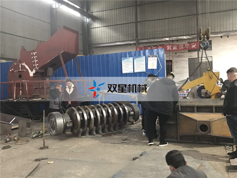 一臺小型廢鋼破碎機(jī)設(shè)備每小時可以產(chǎn)多少噸易拉罐？