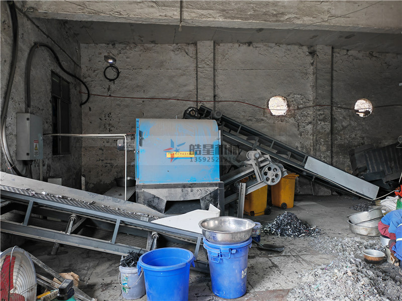 <a href='http://snowstop.com.cn/ptsb/1033.html' target='_blank'><span>渦電流分選機</span></a><a href='http://snowstop.com.cn/psxl/1278.html' target='_blank'><span>斷橋鋁破碎</span></a>機設(shè)備客戶客戶實拍