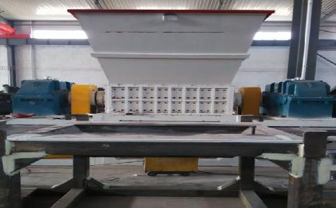 哪些因素決定著<a href='http://snowstop.com.cn/ssxl/10.html' target='_blank'><span>金屬撕碎機</span></a>的價格